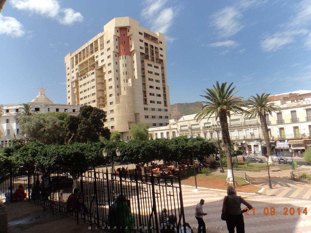 60-Parvis de la cathedrale-maktaba.JPG -                                